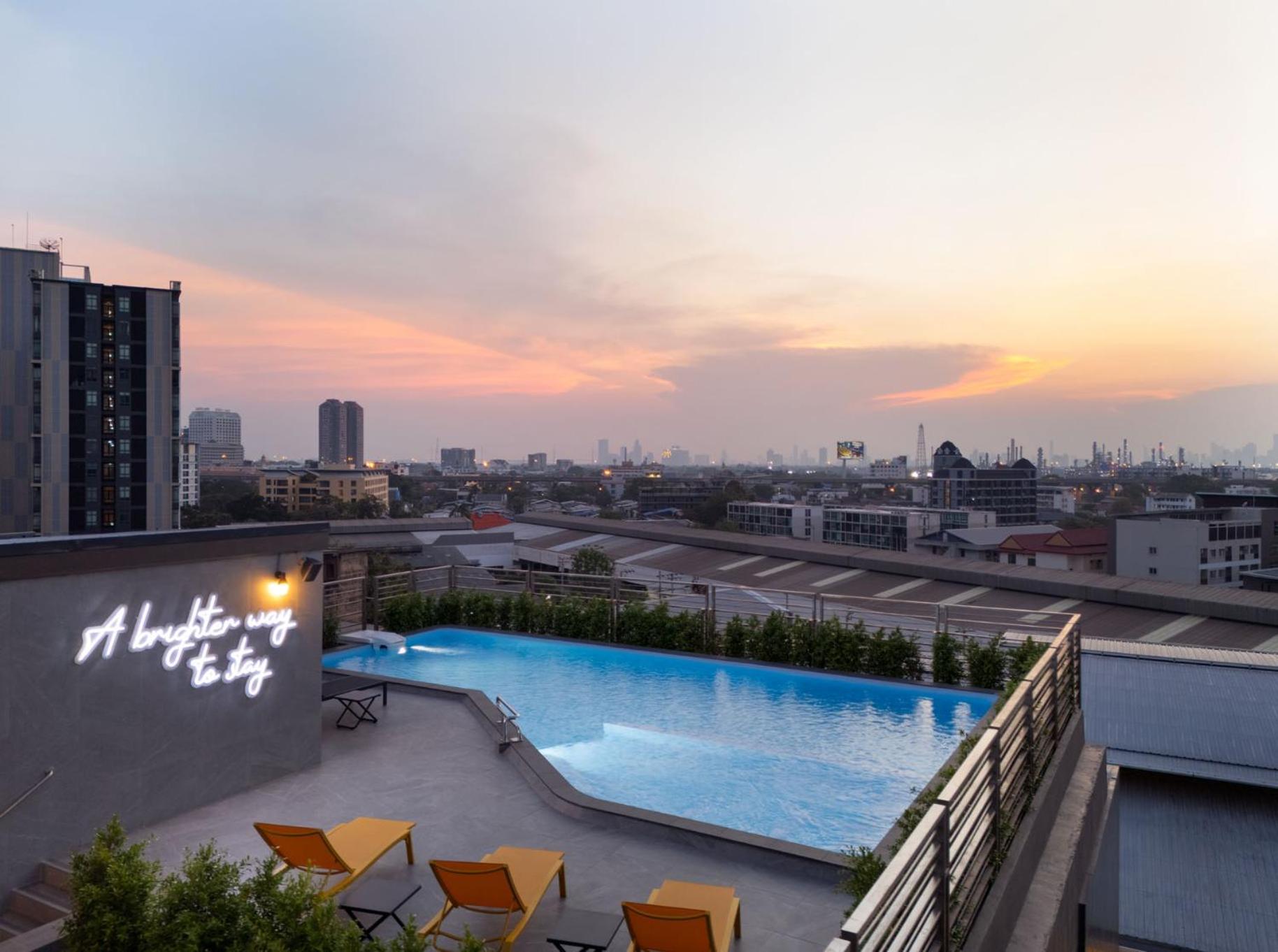 Готель Lumen Bangkok Udomsuk Station Екстер'єр фото