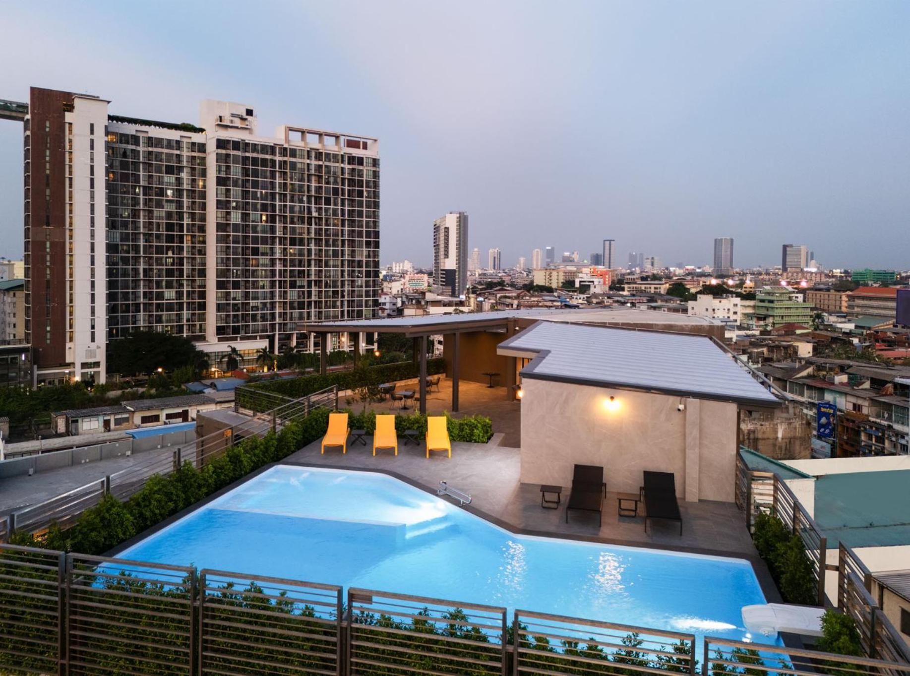 Готель Lumen Bangkok Udomsuk Station Екстер'єр фото