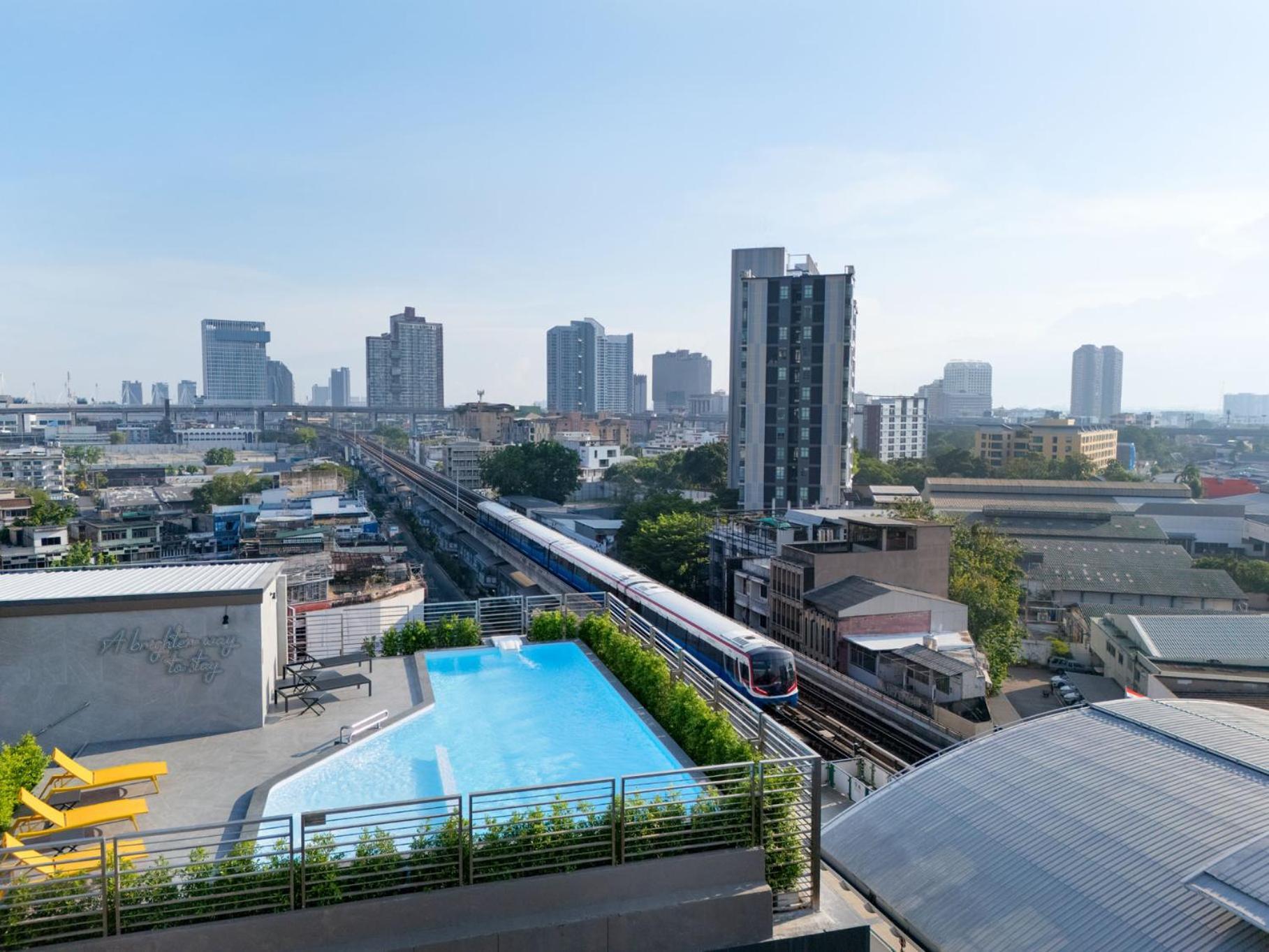Готель Lumen Bangkok Udomsuk Station Екстер'єр фото